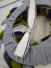 Load image into Gallery viewer, Christmas Wreath
